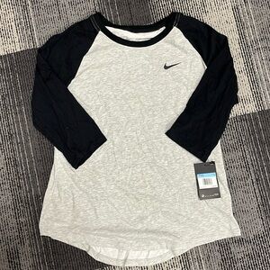 Women’s Nike 3/4 sleeve tee NWT size medium